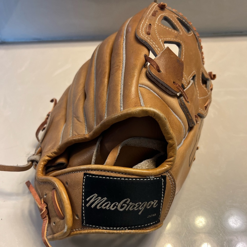 MacGregor 930 baseball leather glove